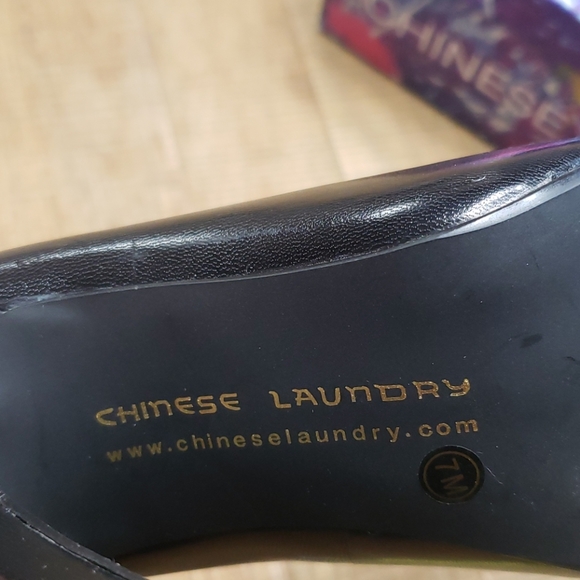 Chinese Laundry Black Leather Pumps - Picture 5 of 8